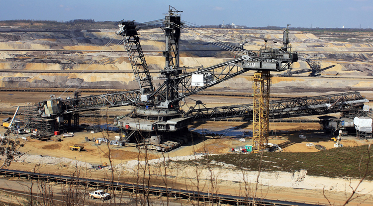 Open pit mining for coal, Pixabay