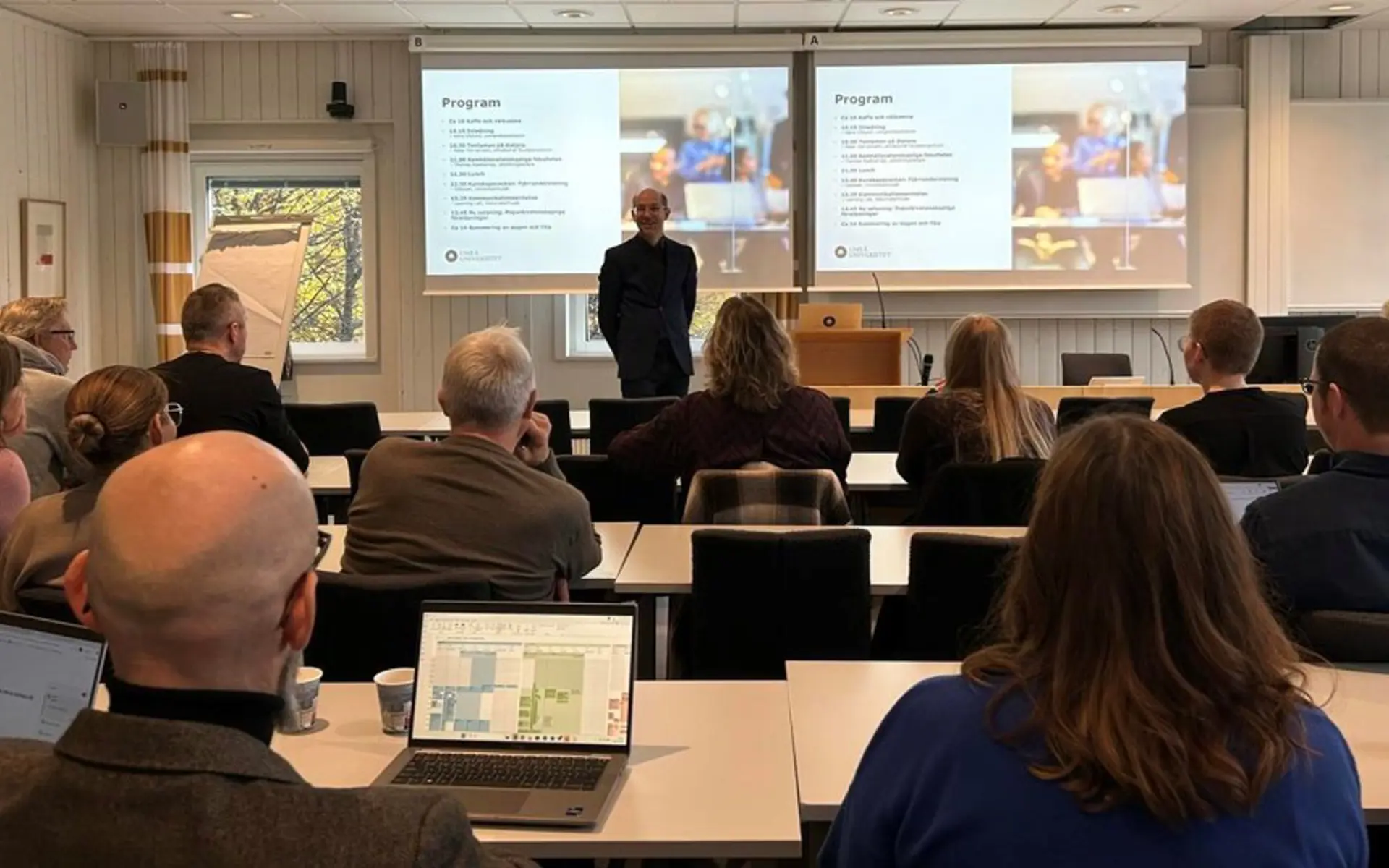 – Umeå universitet är ett av landets fullbreddsuniversitet. Väljer man Umeå kan man bli nästan vad som helst – det är något ni gärna får föra vidare till presumtiva studenter, hälsade universitetsdirektör Hans Wiklund. Bild Lena Holmberg